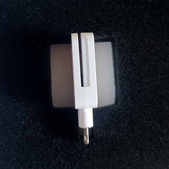 Square Reader for Magstripe (Lightning Connector) - Picture 5 of 6